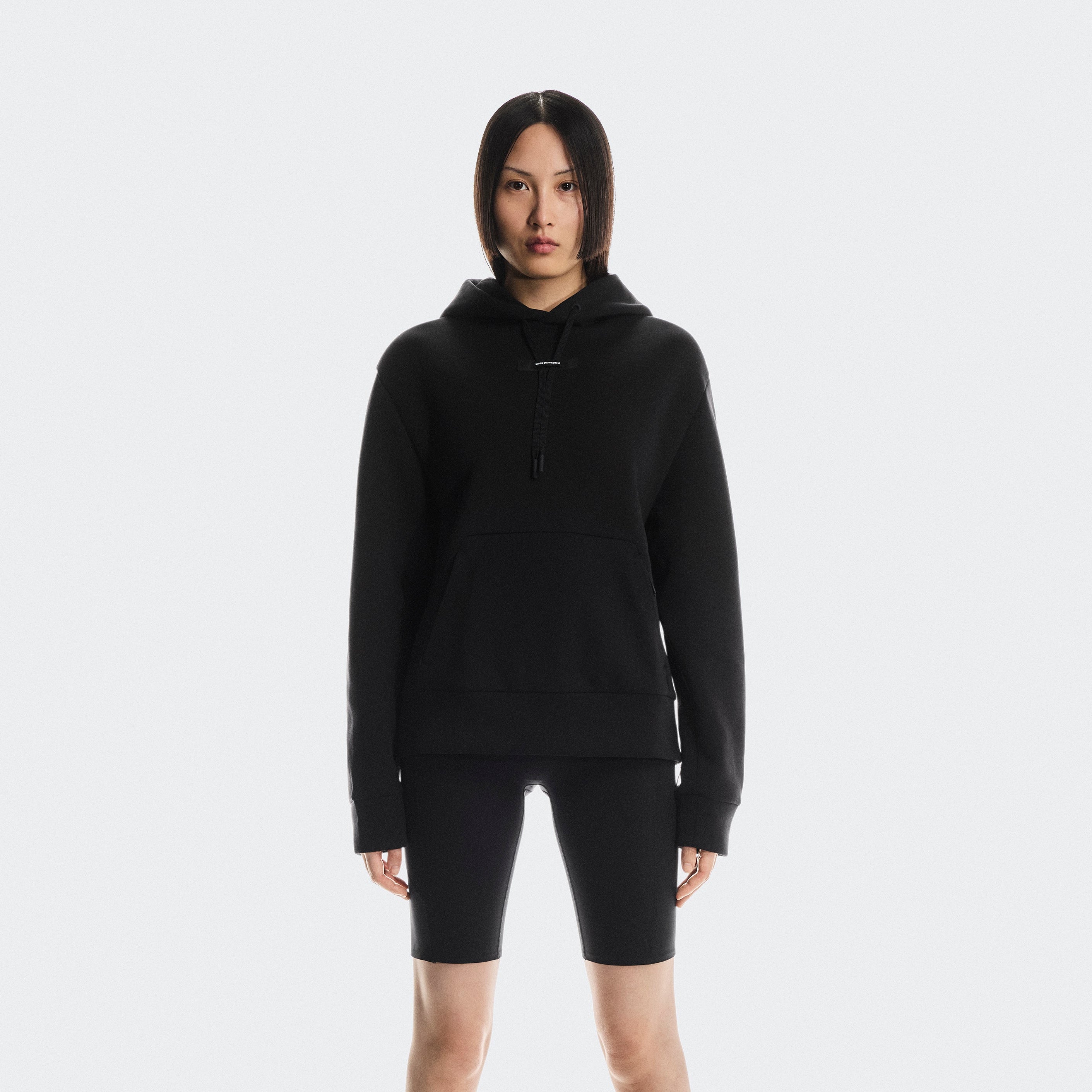 Focus Tech Hoodie Black W | Women's Apparel | On | 1WF30360553 Focus Tech Hoodie Black W | Women's Apparel | On | 1WF30360553