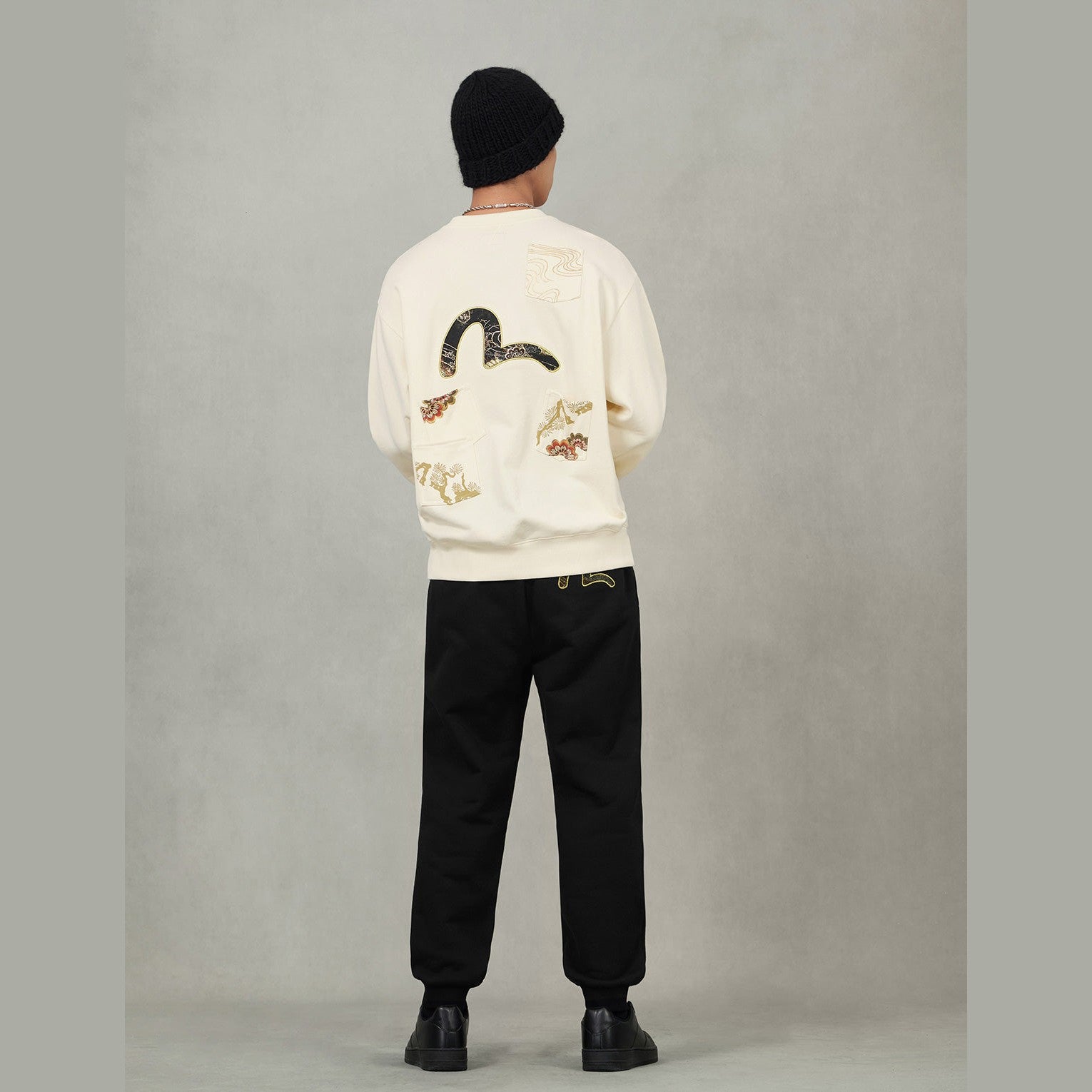 Seagull Brocade Appliqué Gold Thread Logo Regular Fit Sweatpants | Men's Apparel | EVISU | 2EAHTM5SP1154X XCT-Black Seagull Brocade Appliqué Gold Thread Logo Regular Fit Sweatpants | Men's Apparel | EVISU | 2EAHTM5SP1154X XCT-Black