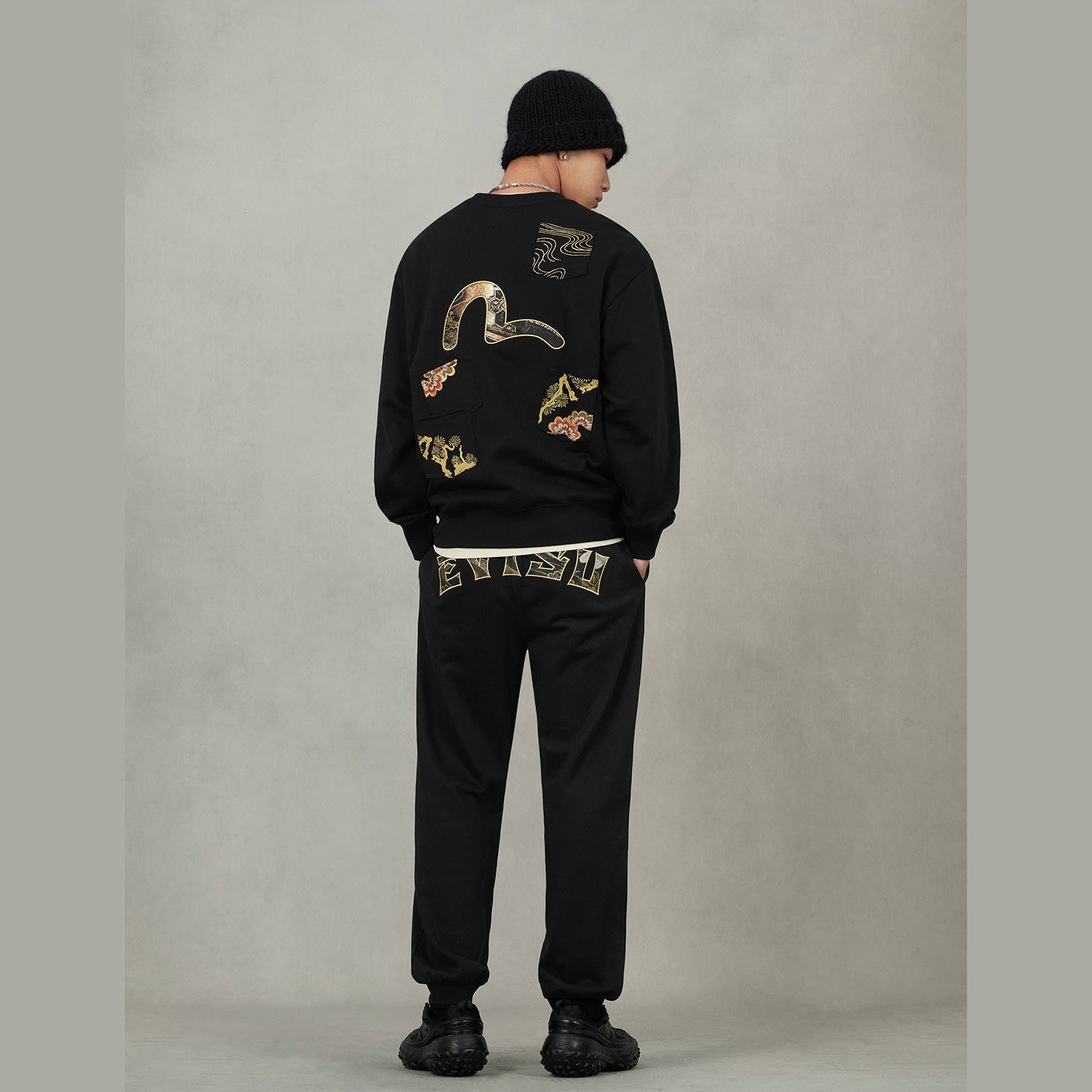 Seagull Brocade Appliqué Relax Fit Sweatshirt | Men's Apparel | EVISU | 2EAHTM5SW1121R XCT-Black Seagull Brocade Appliqué Relax Fit Sweatshirt | Men's Apparel | EVISU | 2EAHTM5SW1121R XCT-Black
