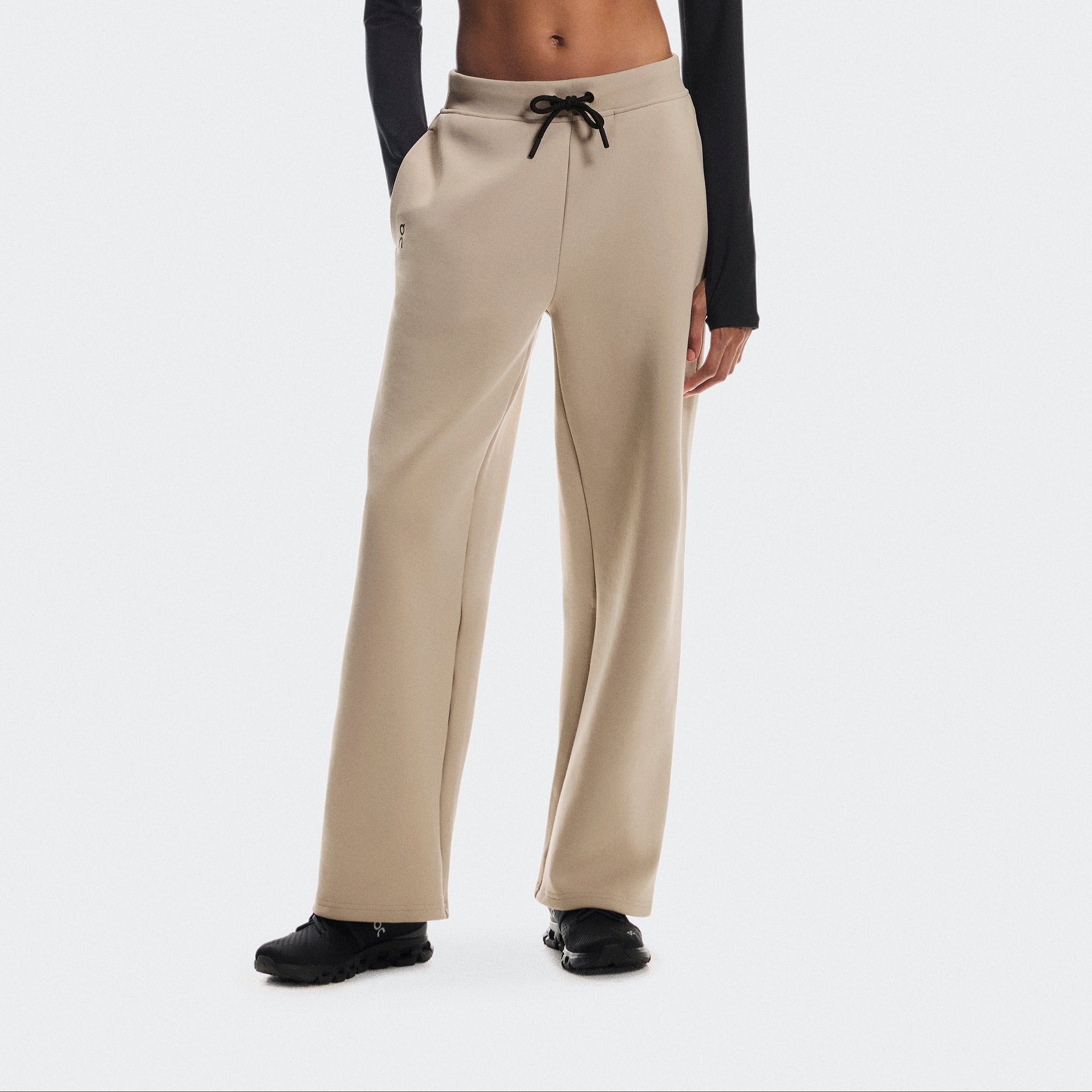 Focus Tech Sweatpants Desert W | Women's Apparel | On | 1WF30390603 Focus Tech Sweatpants Desert W | Women's Apparel | On | 1WF30390603