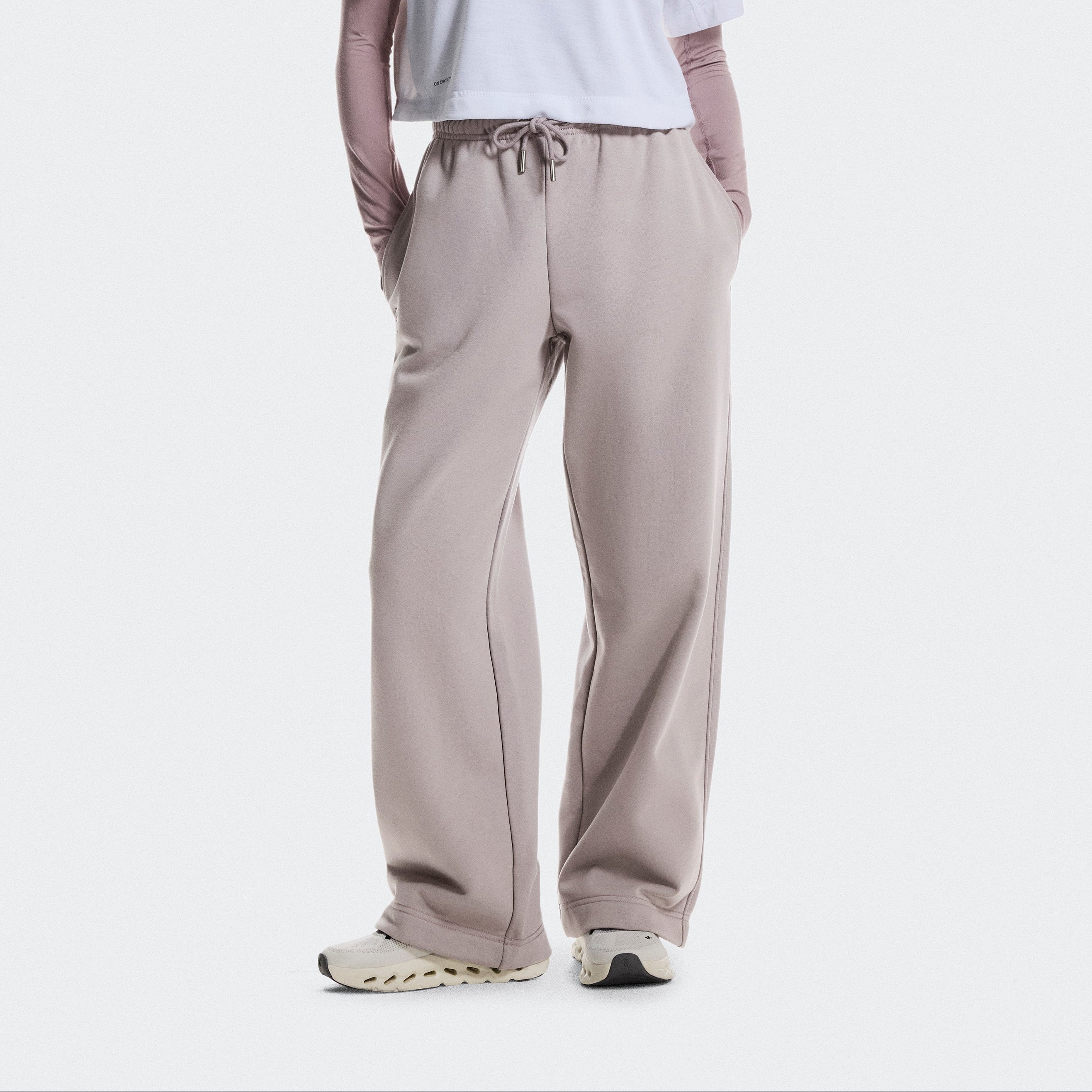 Club Collective Pants 1 W Ore | Women's Apparel | On | Club Collective Pants 1 W Ore Club Collective Pants 1 W Ore | Women's Apparel | On | Club Collective Pants 1 W Ore