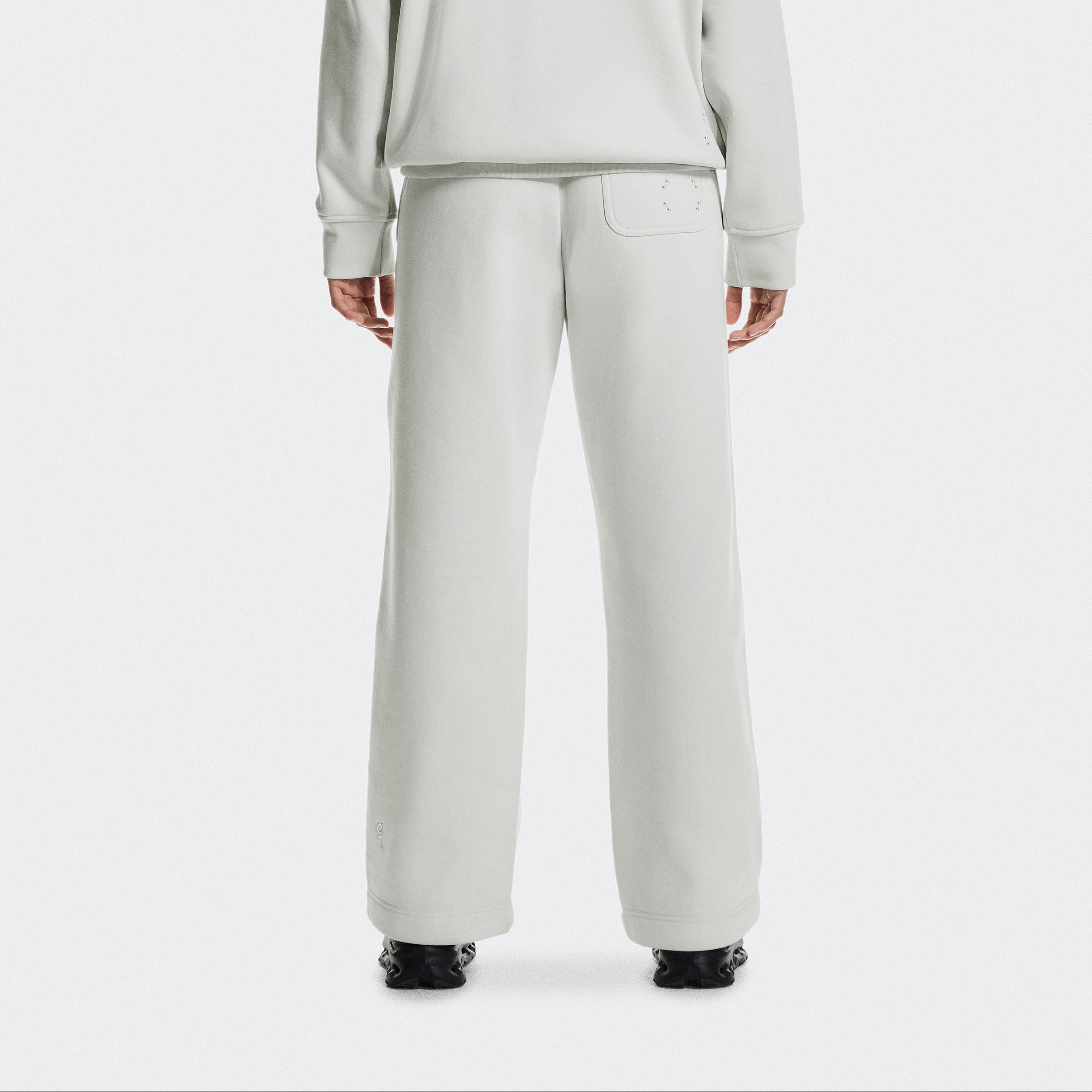 Club Collective Pants 1 W Iceberg | Women's Apparel | On | Club Collective Pants 1 W Iceberg Club Collective Pants 1 W Iceberg | Women's Apparel | On | Club Collective Pants 1 W Iceberg