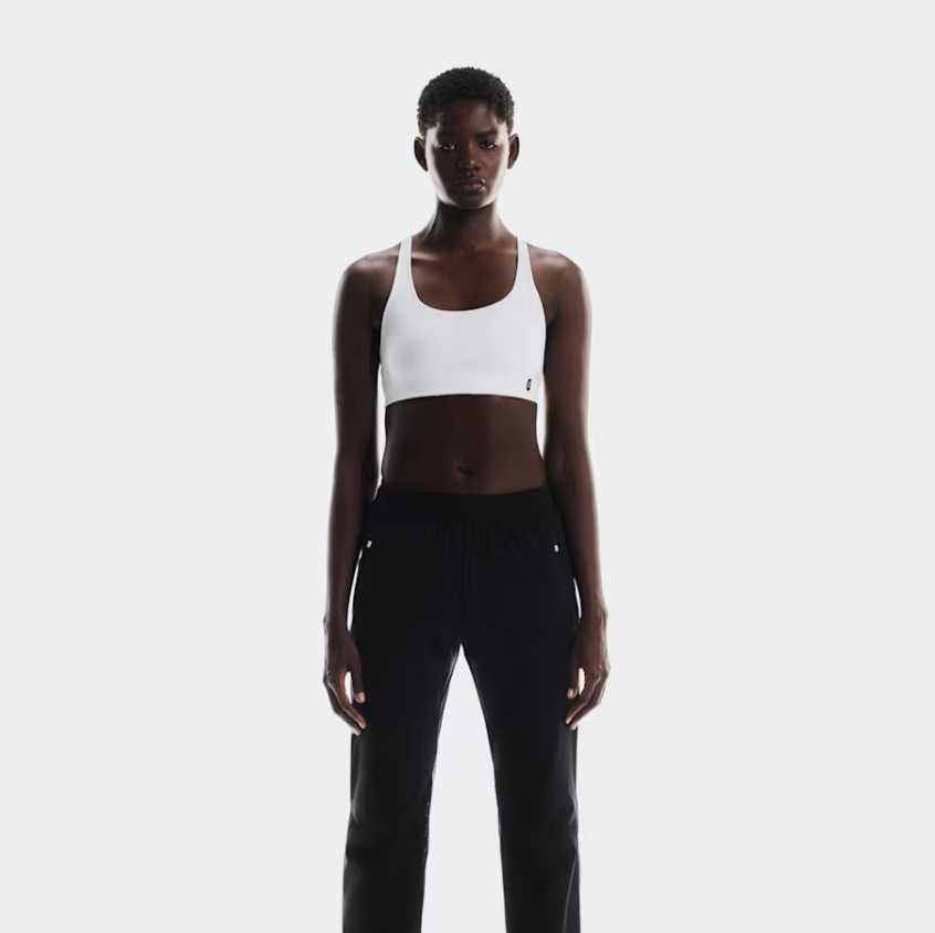 Studio Bra 1 W White | Women's Apparel | On | Studio Bra 1 W White