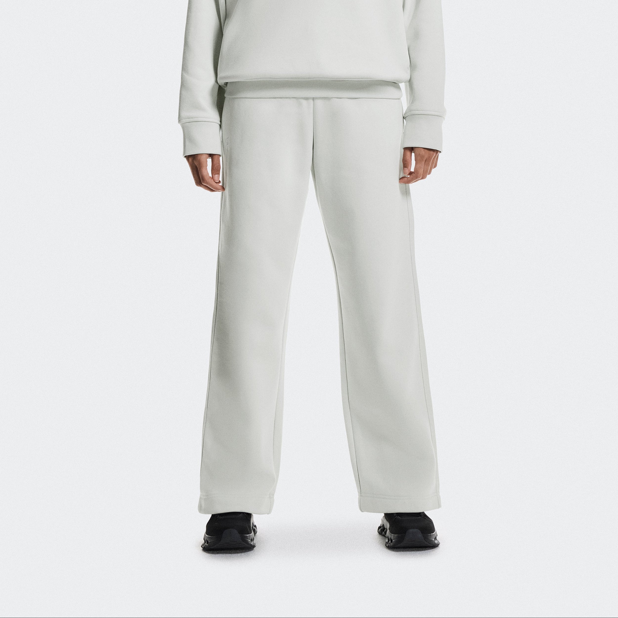 Club Collective Pants 1 W Iceberg | Women's Apparel | On | Club Collective Pants 1 W Iceberg Club Collective Pants 1 W Iceberg | Women's Apparel | On | Club Collective Pants 1 W Iceberg